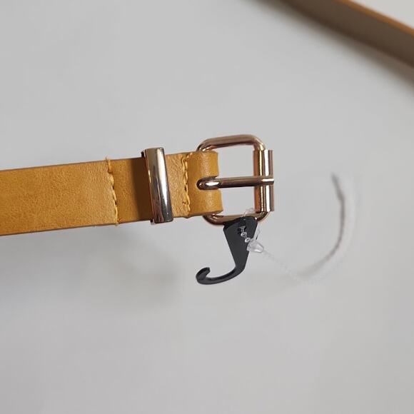 Women's Mustard Yellow Belt Size 4 Adjustable Gold Metal Buckle NWOT Accessories - Picture 3 of 5